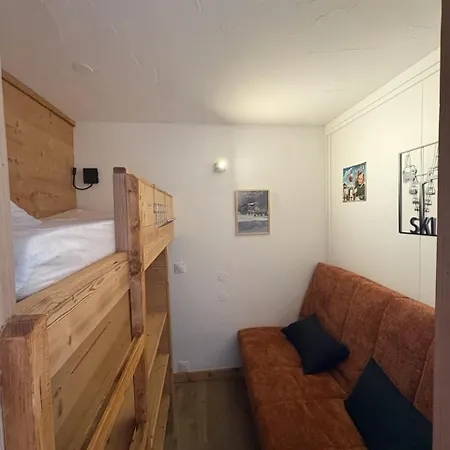 Aime 2000 Apartment